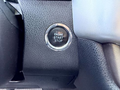 Used 2019 Toyota Highlander XLE AWD/4WD image 24