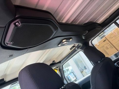 Used 2019 Jeep Wrangler Unlimited Sahara AWD/4WD image 16