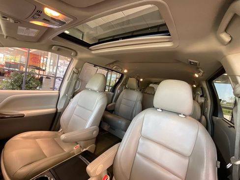 Used 2015 Toyota Sienna XLE FWD image 10