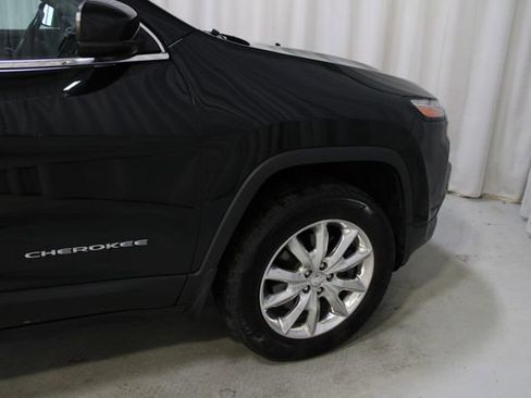 Used 2015 Jeep Cherokee Limited w/ Luxury Group AWD/4WD image 38
