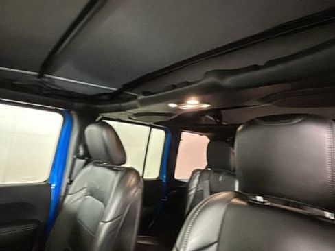 Used 2023 Jeep Wrangler Unlimited Sahara AWD/4WD image 11