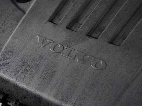 Certified 2025 Volvo V60 B5 Cross Country Plus image 25