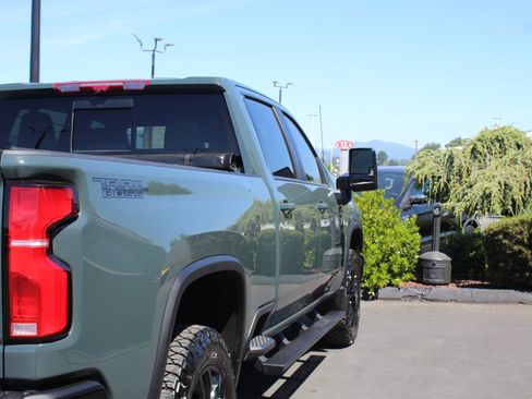 Used 2025 Chevrolet Silverado 3500 LT w/ Trail Boss Package AWD/4WD image 7