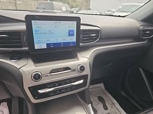 Used 2022 Ford Explorer XLT w/ Equipment Group 202A image 23