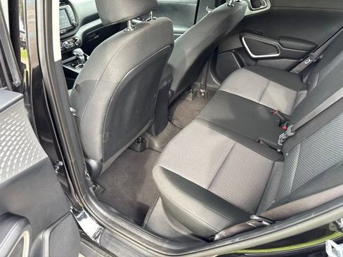 Used 2025 Kia Soul LX w/ LX Technology Package FWD image 20