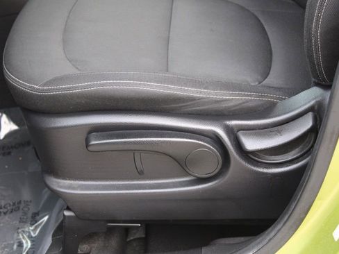 Used 2017 Kia Soul + image 13