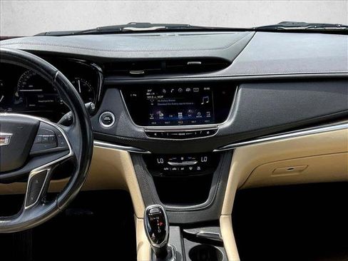 Used 2019 Cadillac XT5 FWD image 6