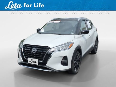 Used 2024 Nissan Kicks SV image 1