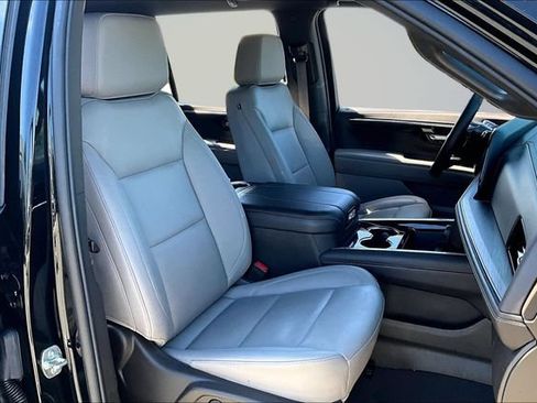 Used 2025 Chevrolet Suburban LT AWD/4WD image 28