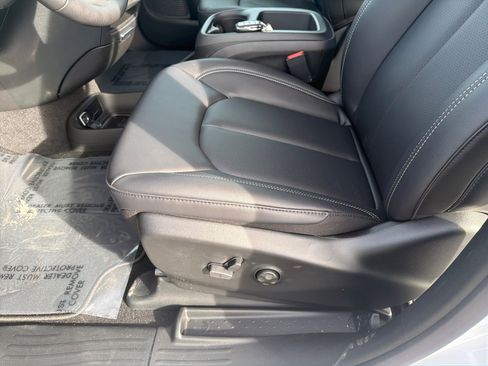 New 2026 Chrysler Pacifica Select image 11