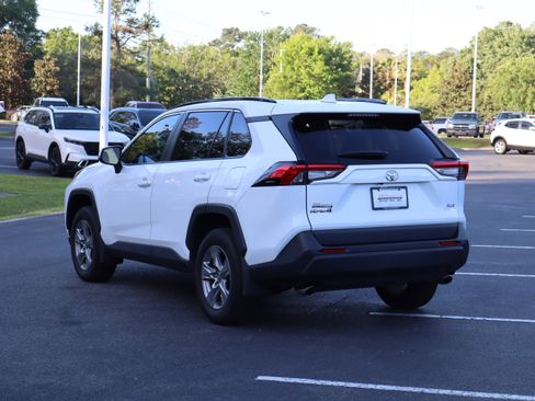 Used 2024 Toyota RAV4 XLE w/ Convenience Package FWD image 7