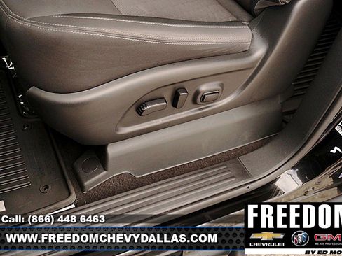 Used 2024 Nissan Titan SV w/ SV Convenience Package image 31