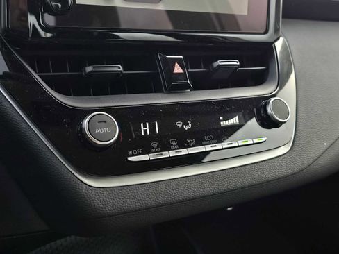 Used 2025 Toyota Corolla LE image 27