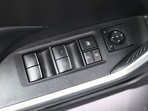 Used 2025 Toyota RAV4 XLE AWD/4WD image 11