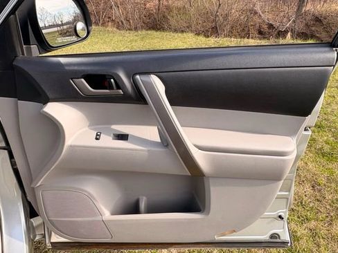 Used 2010 Toyota Highlander SE image 20