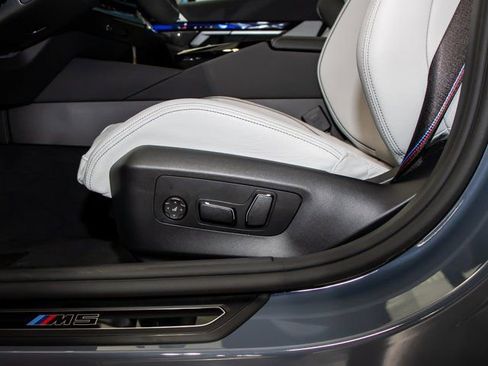 New 2026 BMW M5 w/ Executive Package image 15