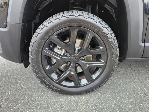 Used 2017 Jeep Renegade Altitude AWD/4WD image 8