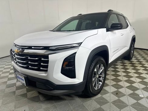 Used 2025 Chevrolet Equinox LT w/ Convenience Package II AWD/4WD image 3