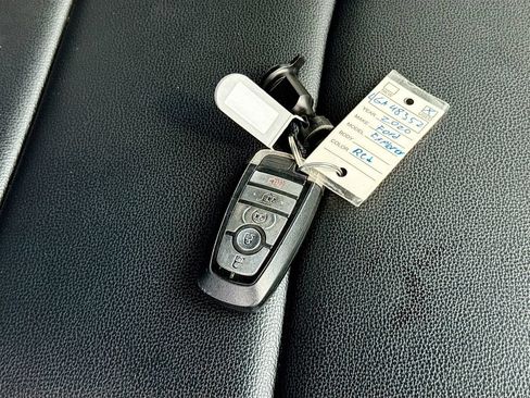 Used 2020 Ford Explorer XLT w/ Equipment Group 202A AWD/4WD image 35