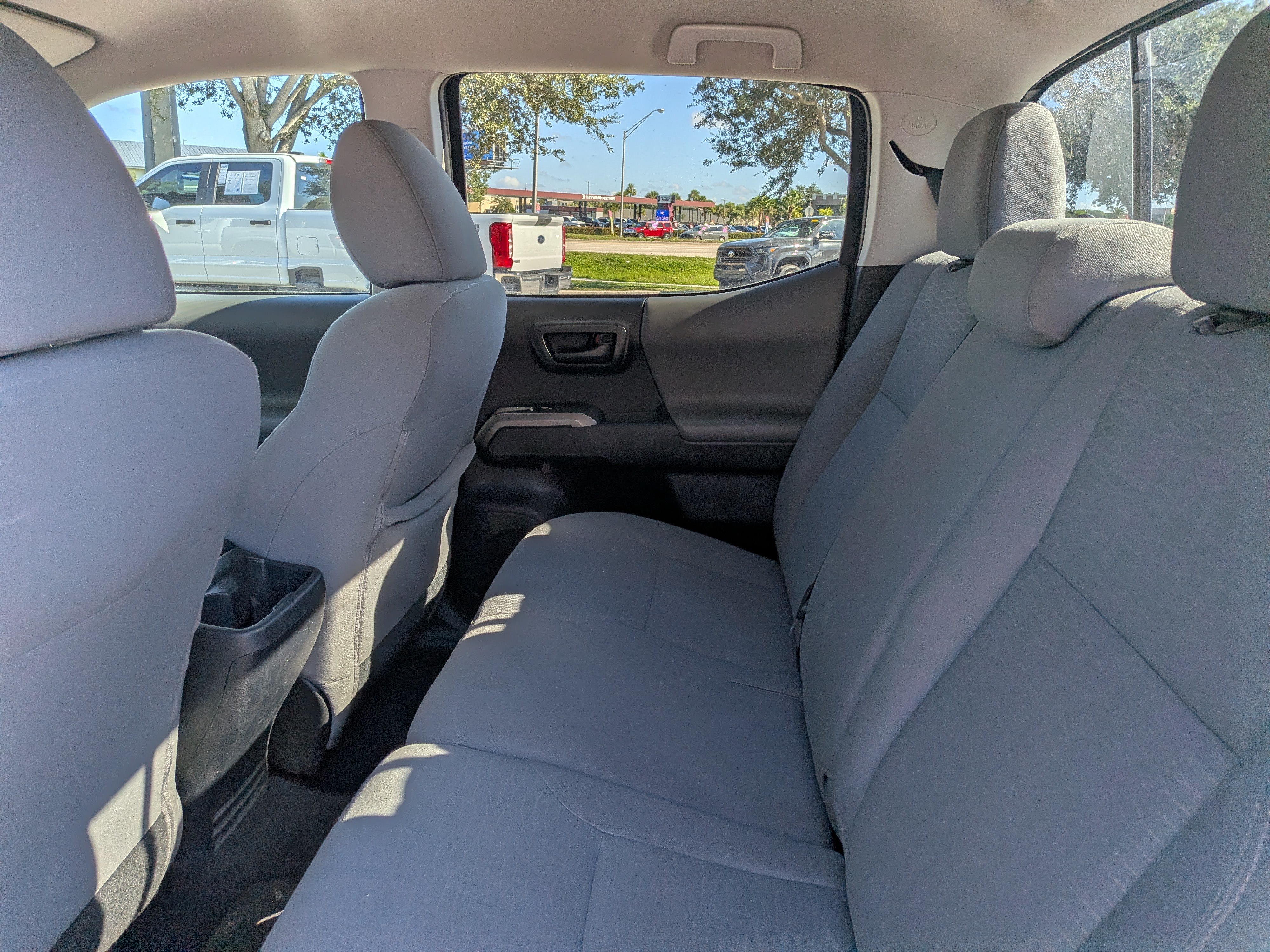 Used 2018 Toyota Tacoma SR5 RWD image 14