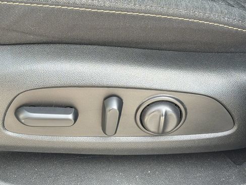 Used 2024 Chevrolet Equinox LT FWD image 19