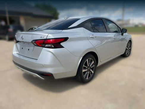 Used 2021 Nissan Versa SV FWD image 7