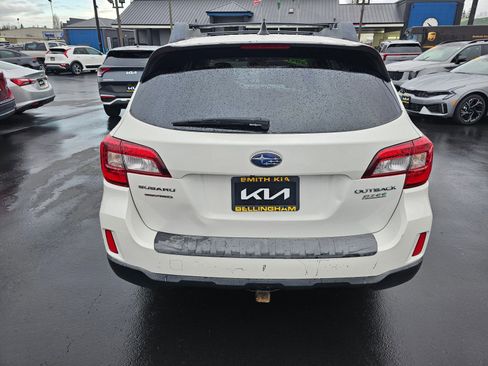 Used 2017 Subaru Outback 2.5i Premium image 6