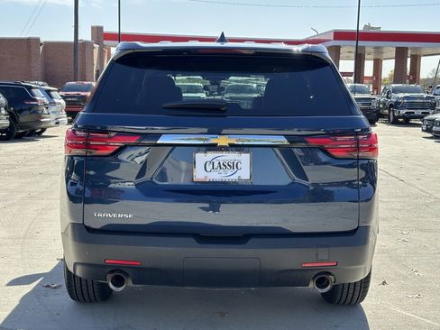 Used 2023 Chevrolet Traverse LS image 4