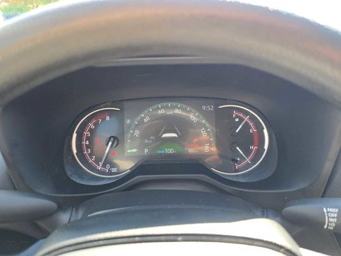 Certified 2025 Toyota RAV4 LE image 25