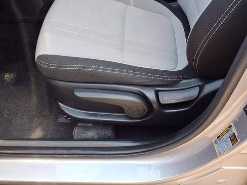 Used 2025 Hyundai Venue SEL FWD image 4