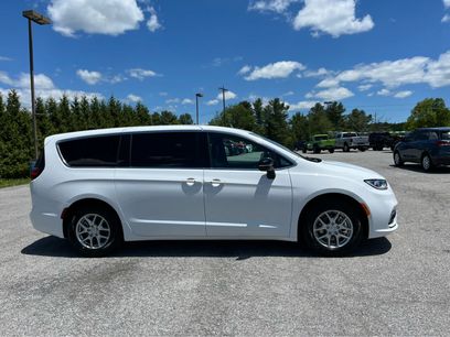 New 2026 Chrysler Pacifica Select