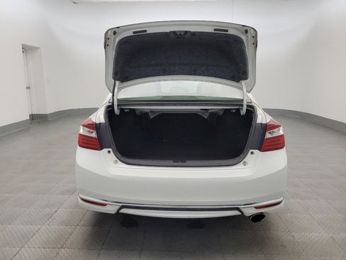 Used 2017 Honda Accord EX image 29