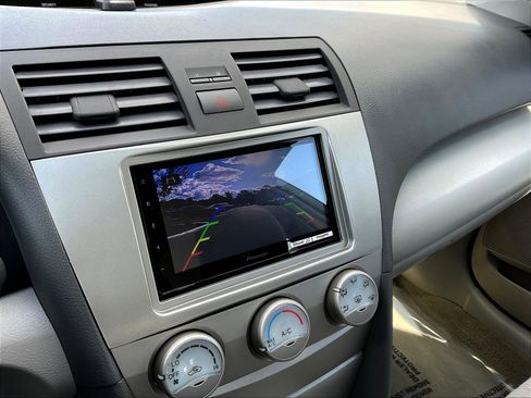 Used 2010 Toyota Camry LE FWD image 13