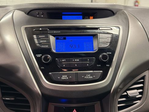 Used 2013 Hyundai Elantra FWD image 16