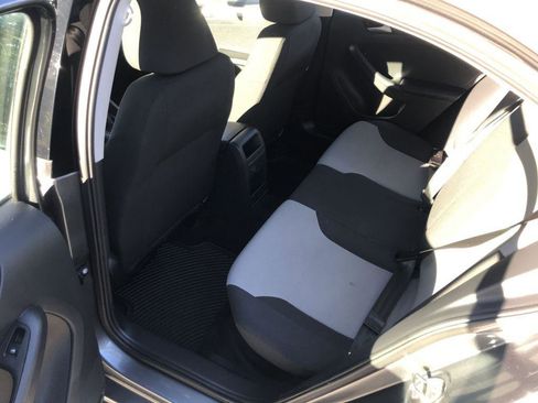 Used 2017 Volkswagen Jetta S image 8