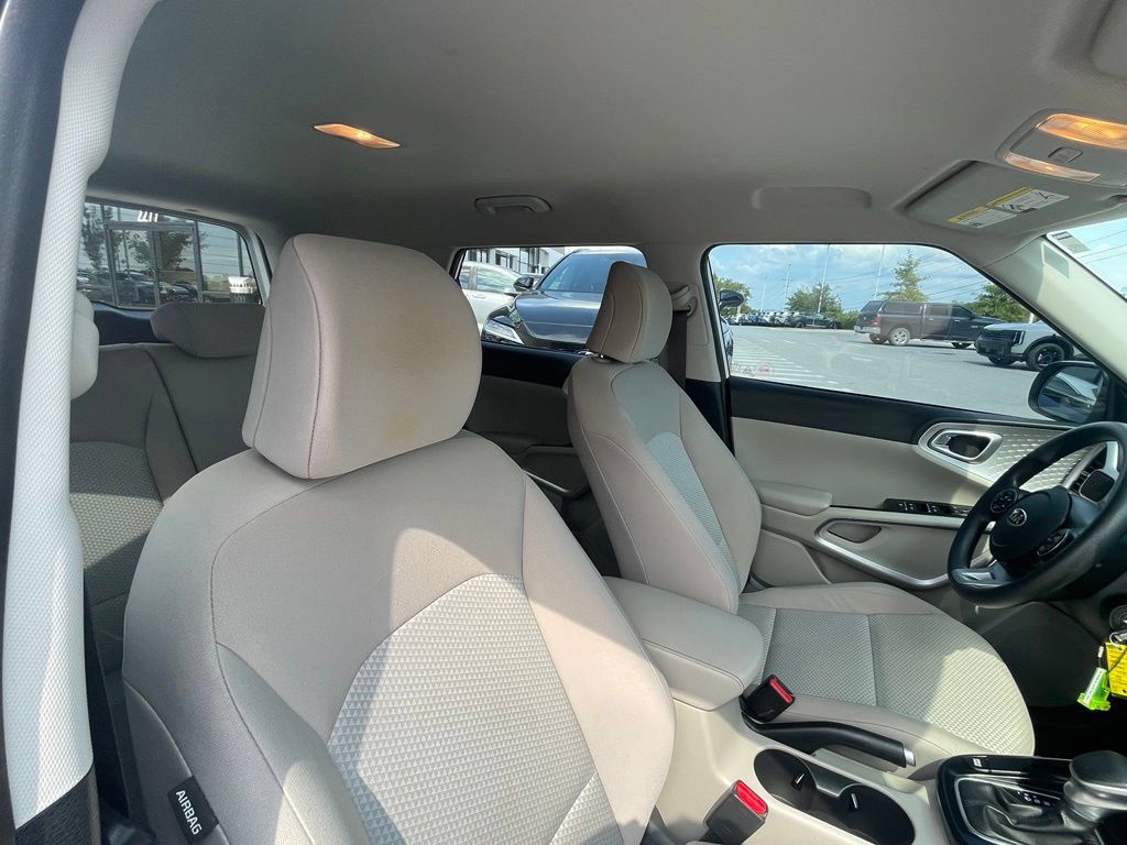 Used 2020 Kia Soul LX FWD image 28