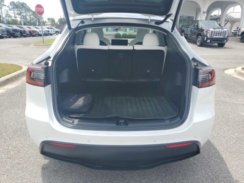 Used 2022 Tesla Model Y Long Range AWD/4WD image 5