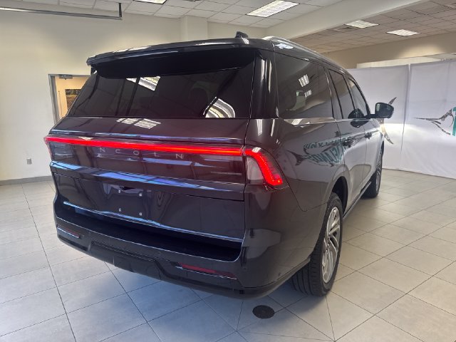 Used 2025 Lincoln Navigator Reserve AWD/4WD image 7