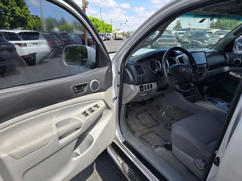Used 2011 Toyota Tacoma PreRunner w/ TRD Sport Pkg RWD image 20