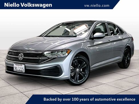 Used 2024 Volkswagen Jetta SE FWD image 1
