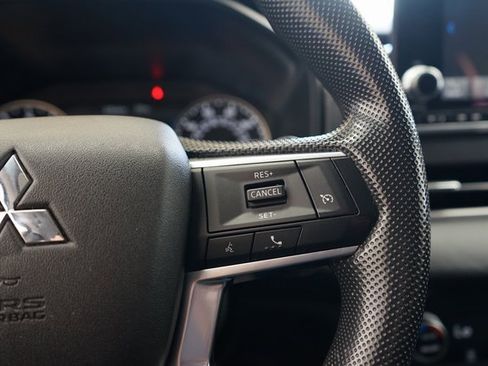 Used 2024 Mitsubishi Outlander ES image 29