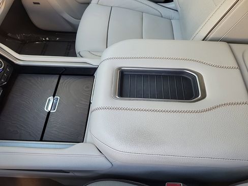 Used 2021 GMC Yukon Denali w/ Denali Premium Package image 24