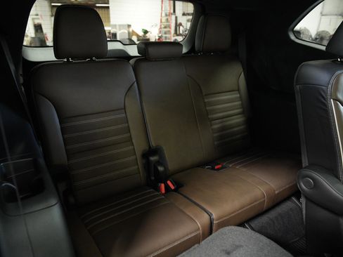 New 2026 GMC Acadia Denali Ultimate w/ LPO, Floor Liner Package AWD/4WD image 15