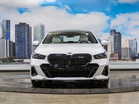 New 2026 BMW 540i xDrive w/ Executive Package image 3