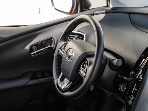 Used 2021 Toyota Prius Prime XLE image 12