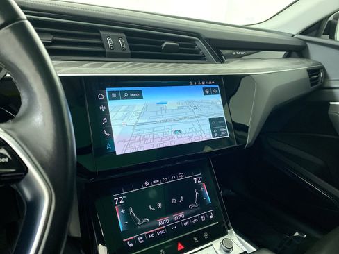 Certified 2022 Audi e-tron Premium Plus w/ Premium Plus Package image 4
