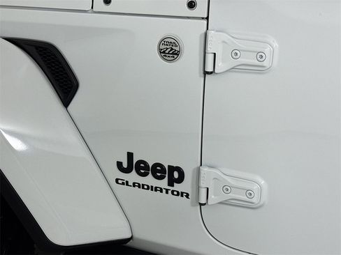 Used 2021 Jeep Gladiator Sport image 10