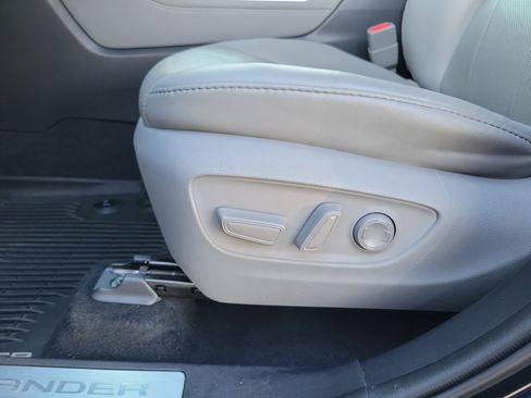 Used 2020 Toyota Highlander Limited FWD image 21