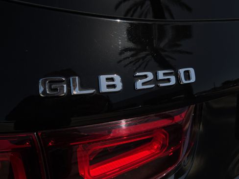 Certified 2023 Mercedes-Benz GLB 250 image 15