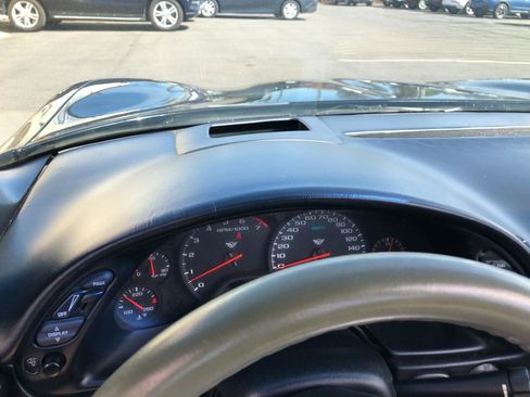 Used 2004 Chevrolet Corvette Convertible w/ Preferred Equipment Group RWD image 28